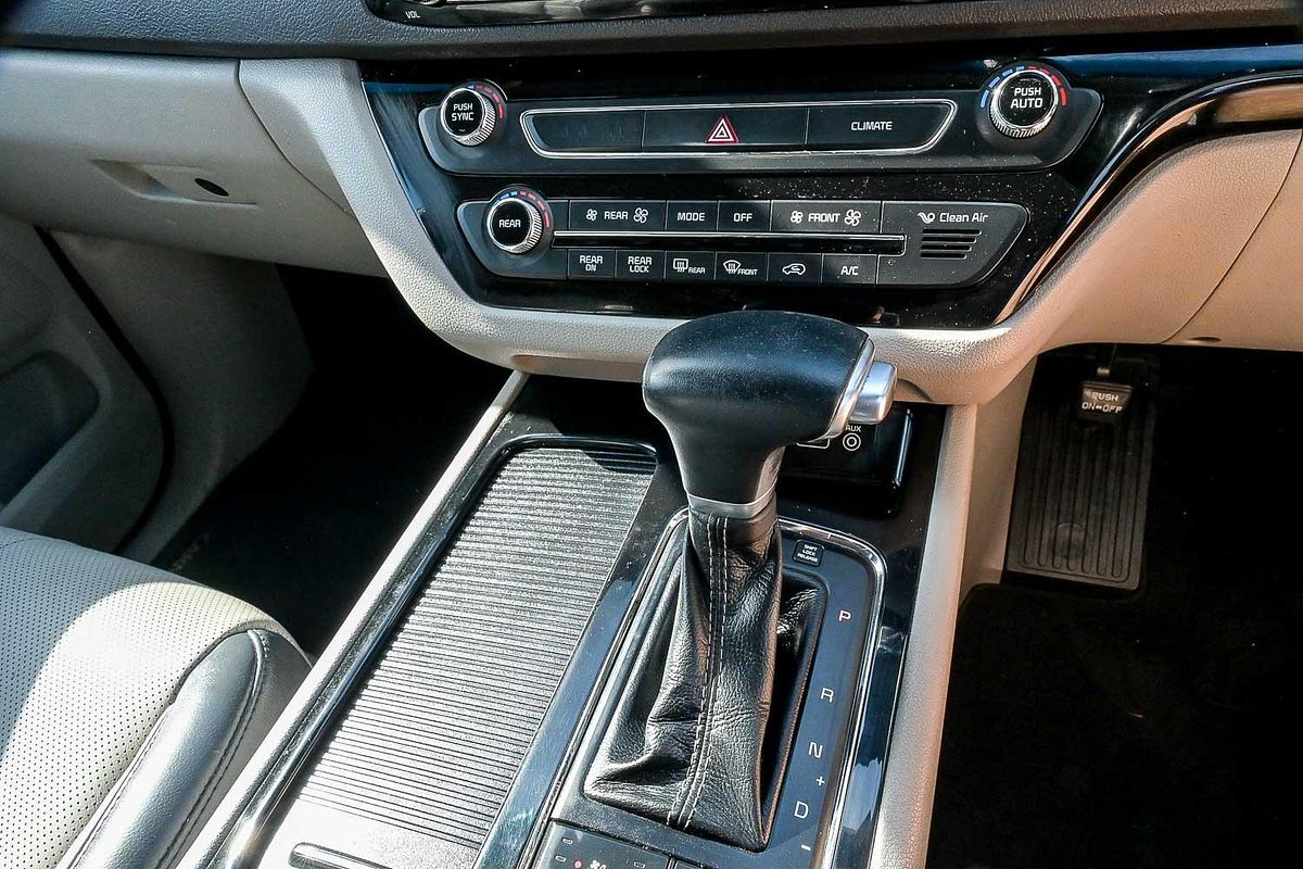 2017 Kia Carnival Platinum YP