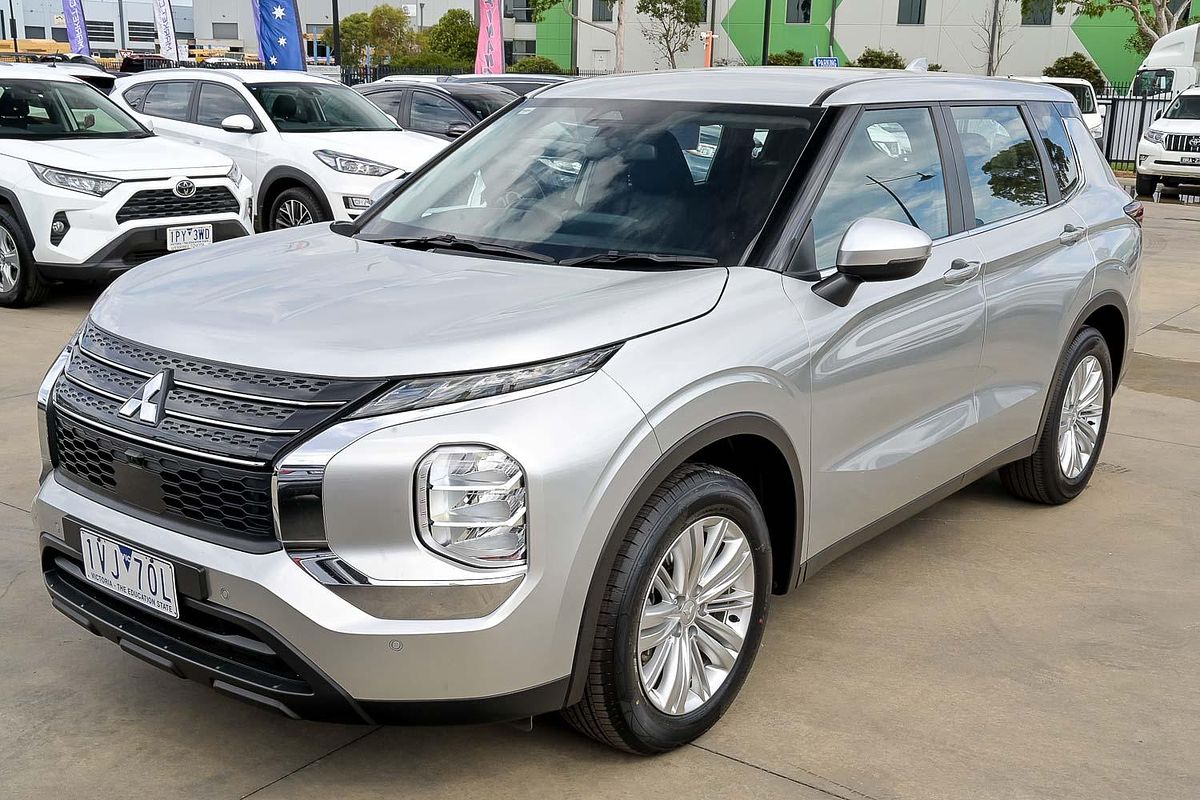 2022 Mitsubishi Outlander ES ZM