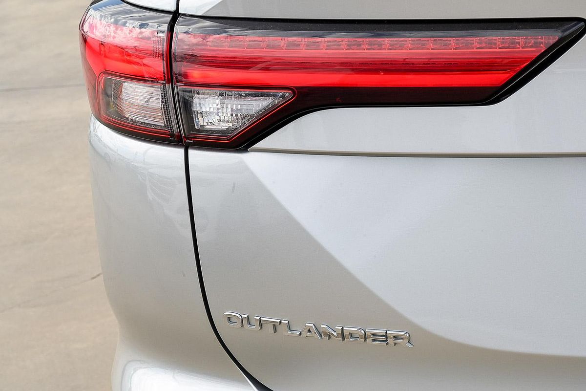 2022 Mitsubishi Outlander ES ZM