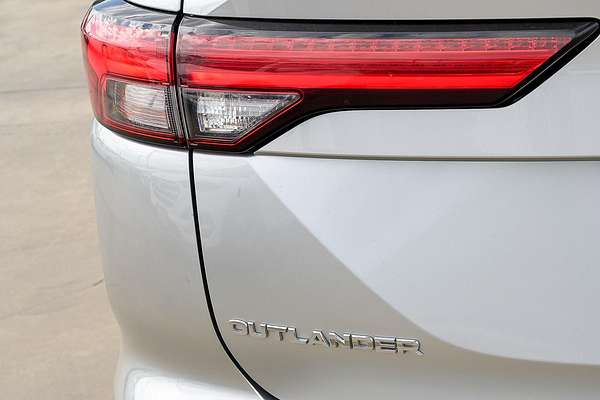 2022 Mitsubishi Outlander ES ZM