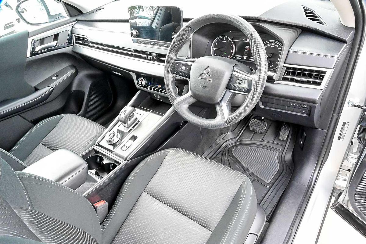 2022 Mitsubishi Outlander ES ZM
