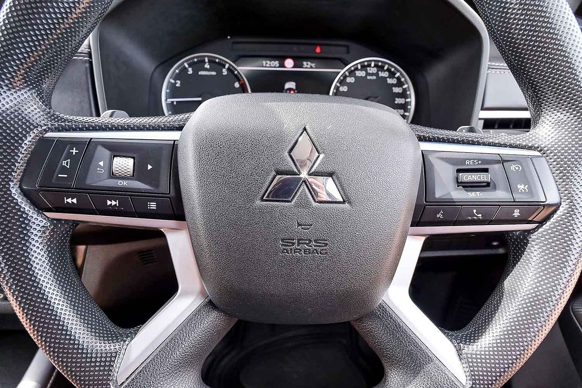 2022 Mitsubishi Outlander ES ZM