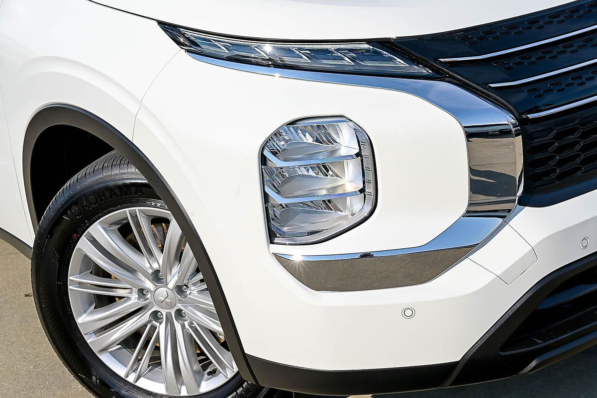 2023 Mitsubishi Outlander ES ZM