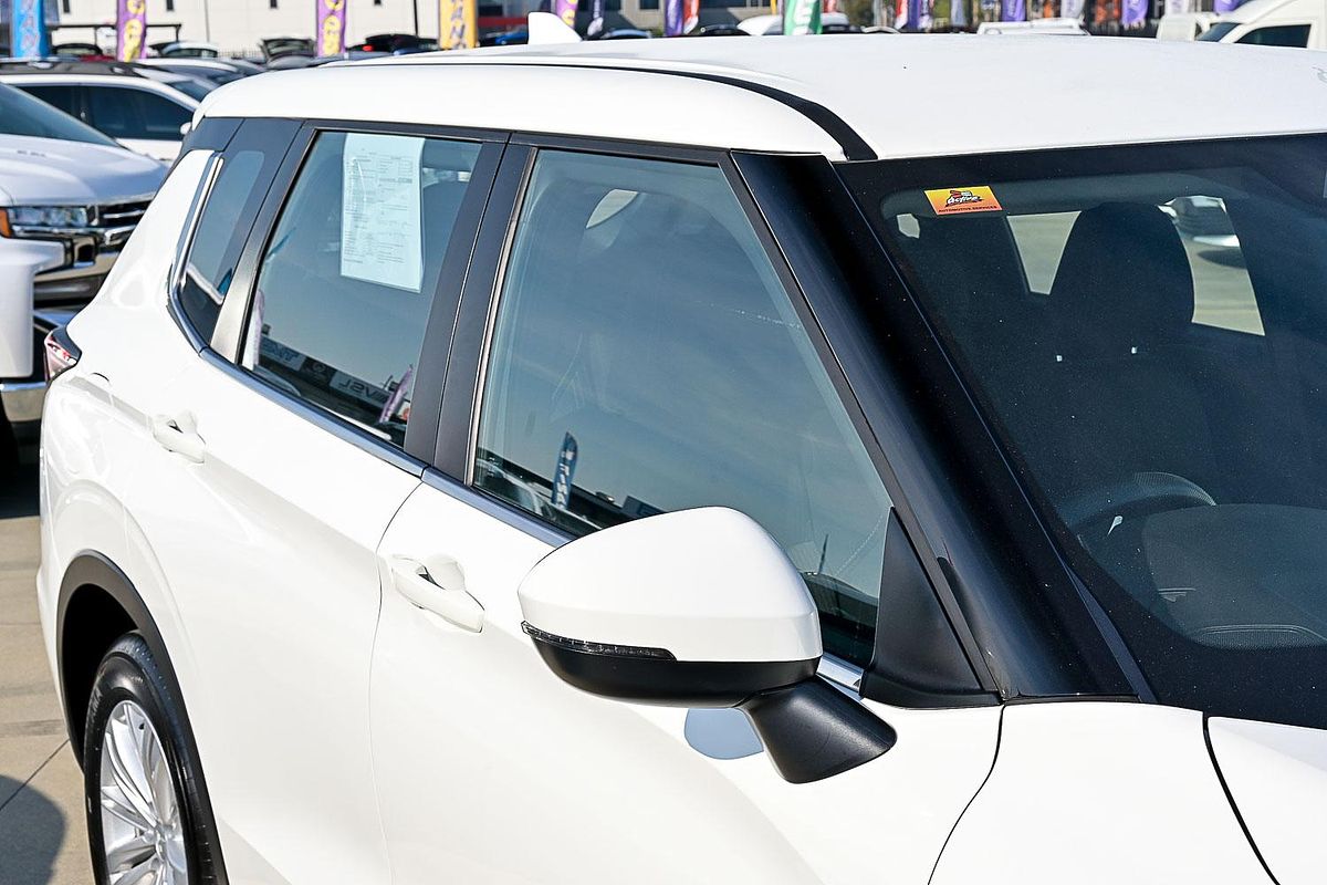 2023 Mitsubishi Outlander ES ZM