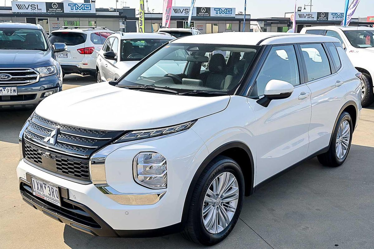 2023 Mitsubishi Outlander ES ZM