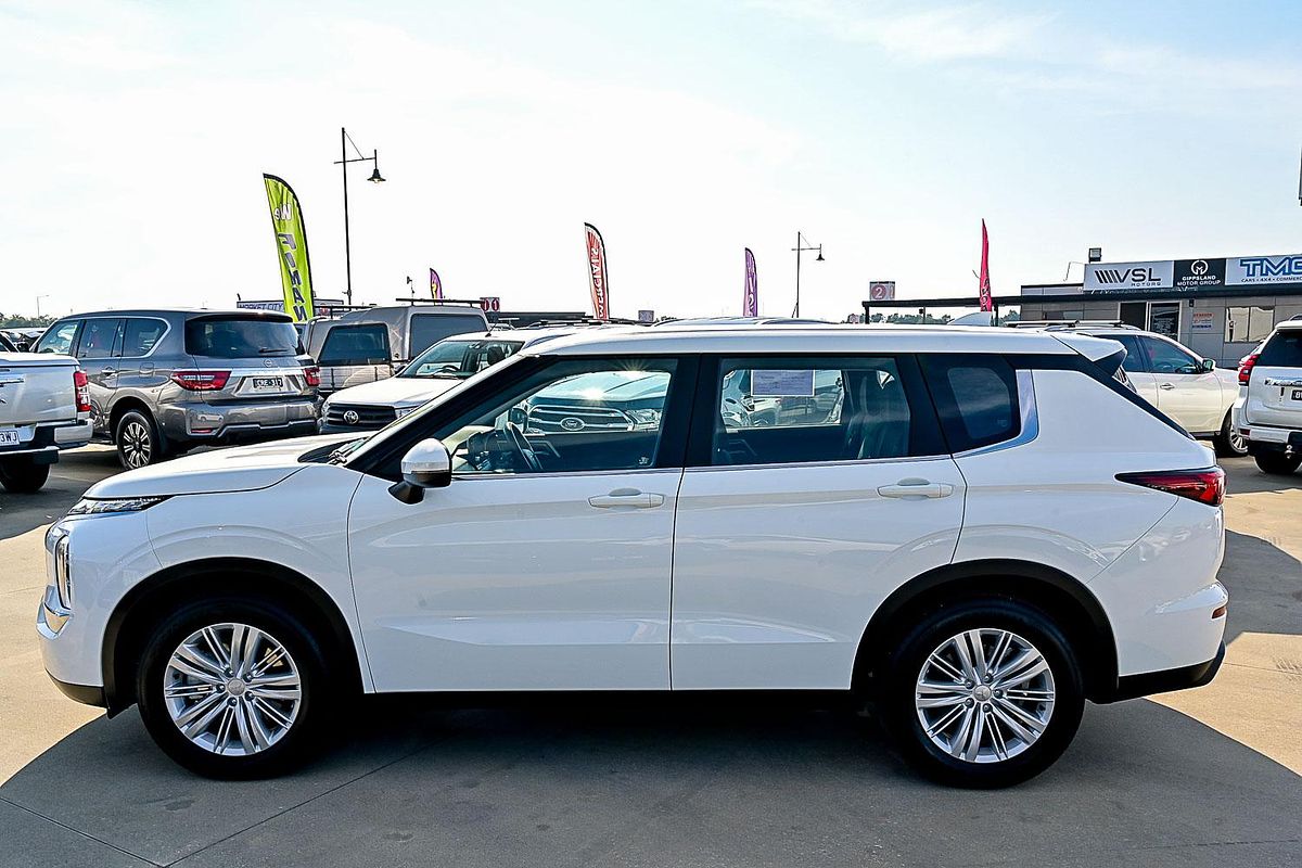 2023 Mitsubishi Outlander ES ZM