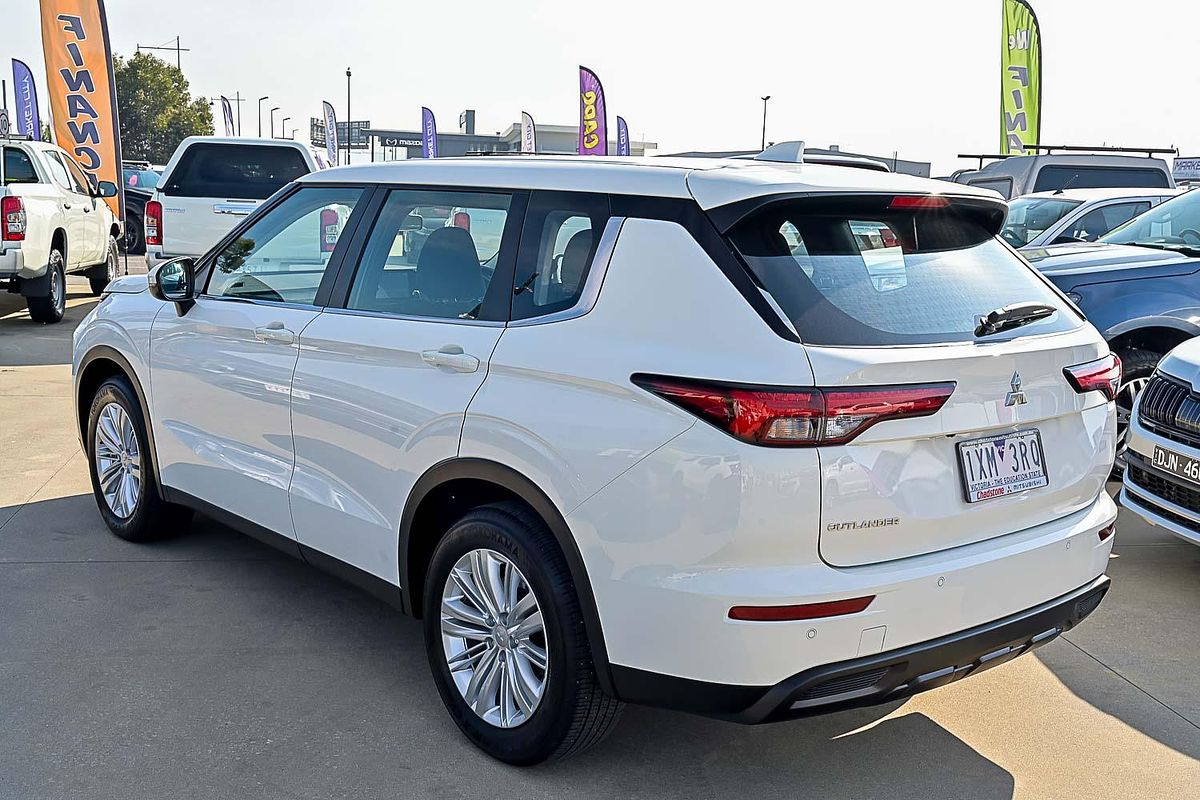2023 Mitsubishi Outlander ES ZM