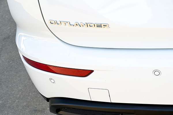 2023 Mitsubishi Outlander ES ZM