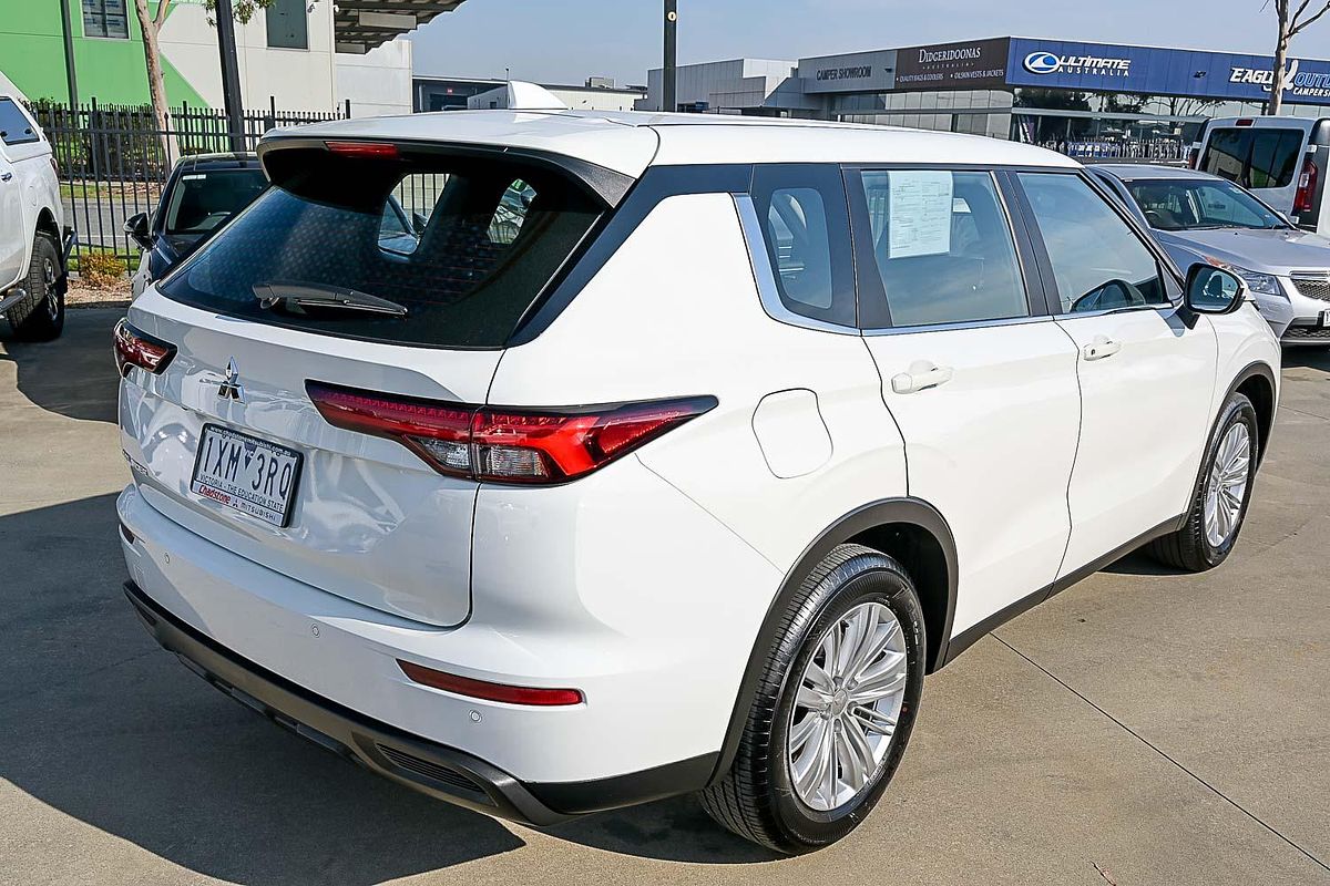 2023 Mitsubishi Outlander ES ZM