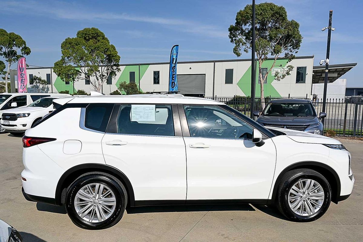 2023 Mitsubishi Outlander ES ZM