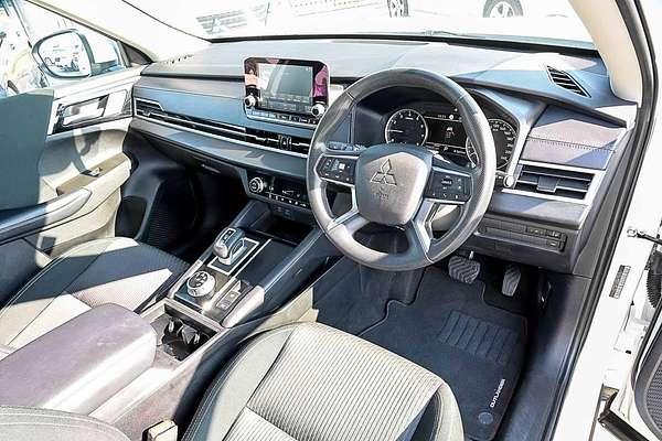 2023 Mitsubishi Outlander ES ZM