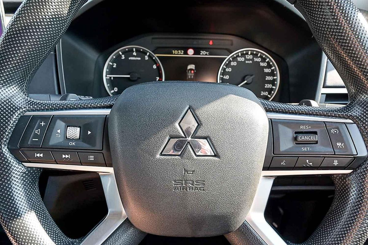 2023 Mitsubishi Outlander ES ZM