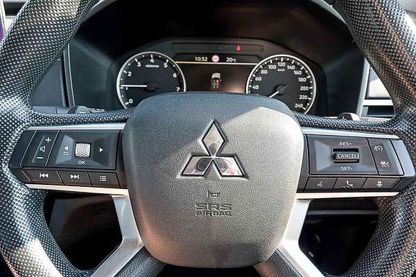 2023 Mitsubishi Outlander ES ZM
