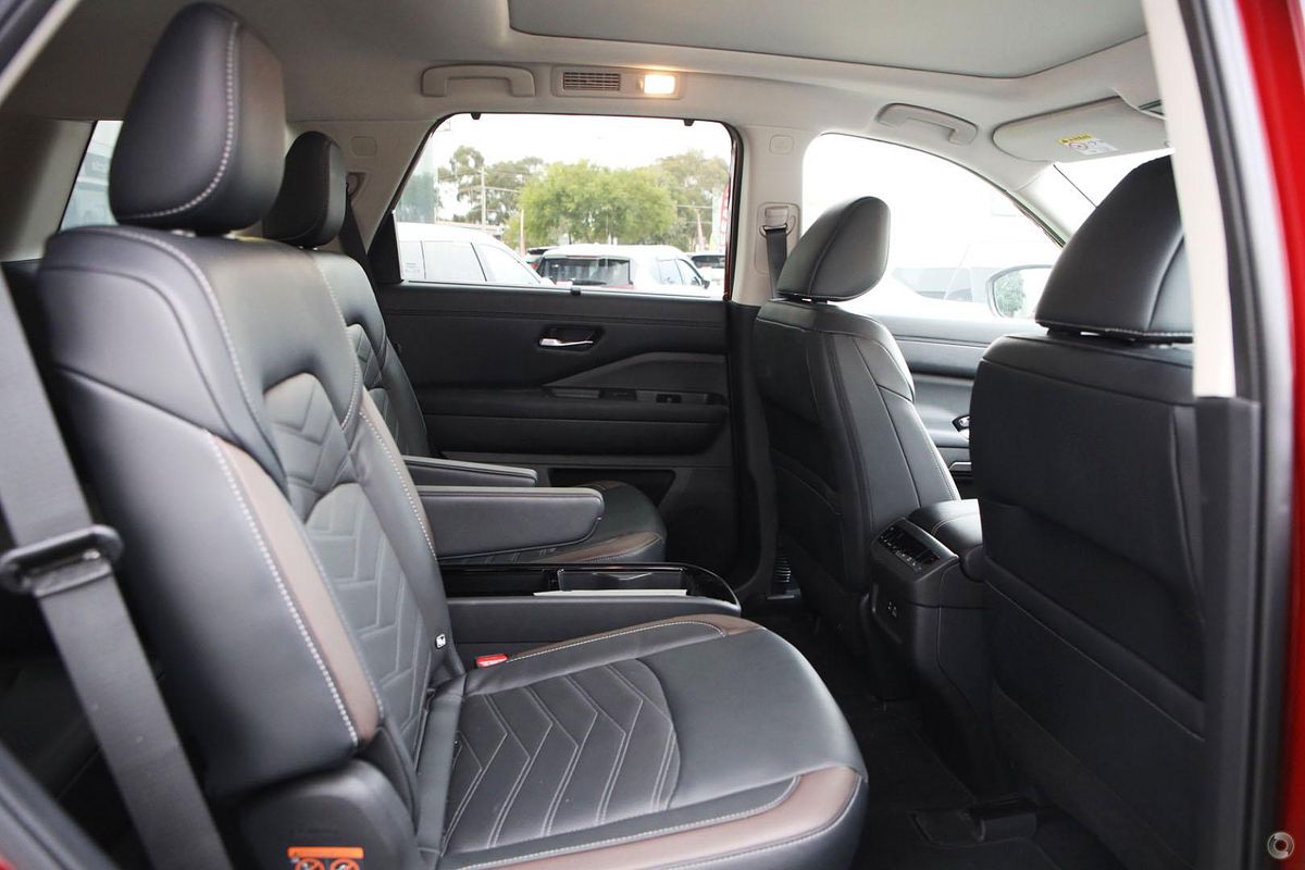 2023 Nissan Pathfinder Ti-L R53