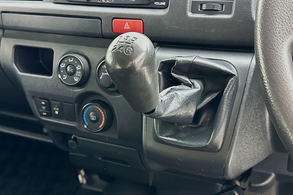 2015 Toyota Hiace COMMUTER KDH223R MY14