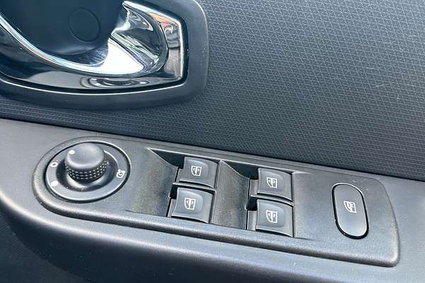 2014 Renault Clio Expression IV B98