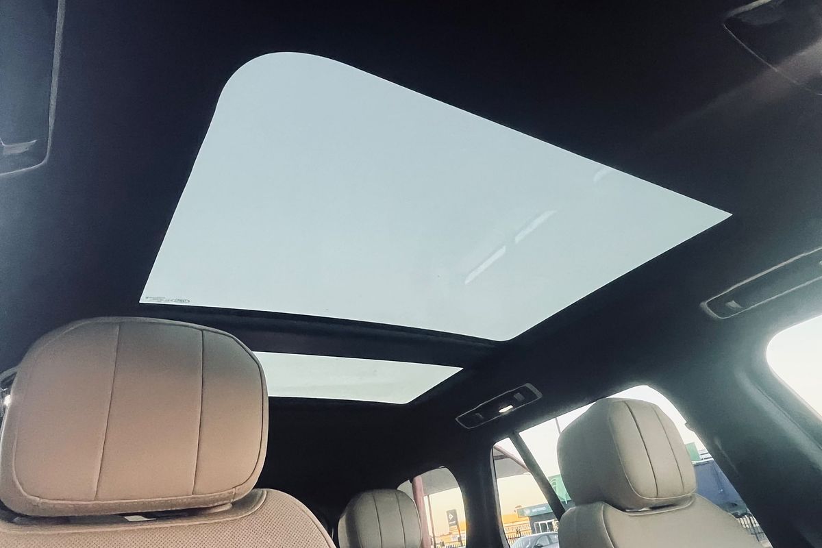 2022 Land Rover Range Rover D300 SE L460
