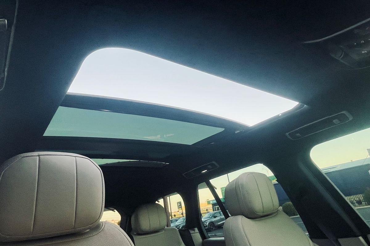 2022 Land Rover Range Rover D300 SE L460