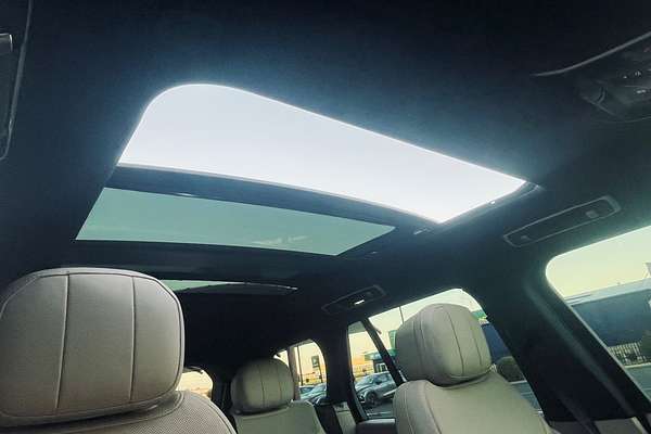 2022 Land Rover Range Rover D300 SE L460