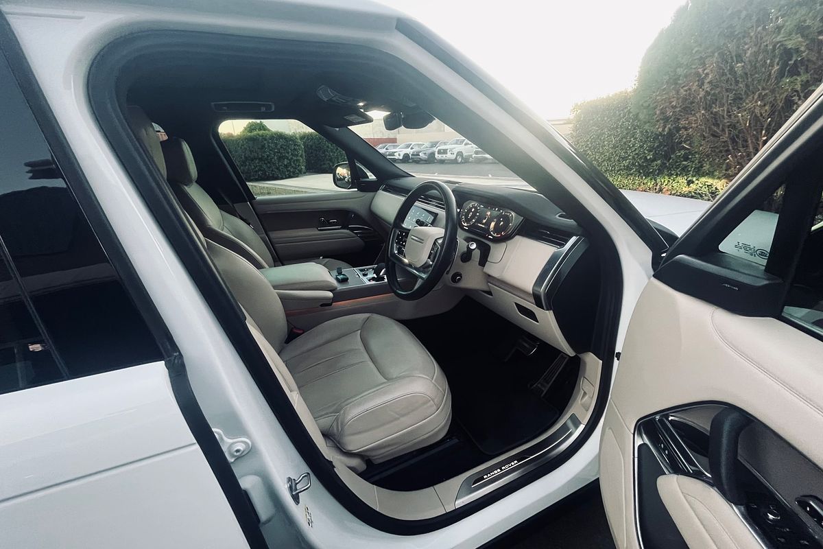 2022 Land Rover Range Rover D300 SE L460