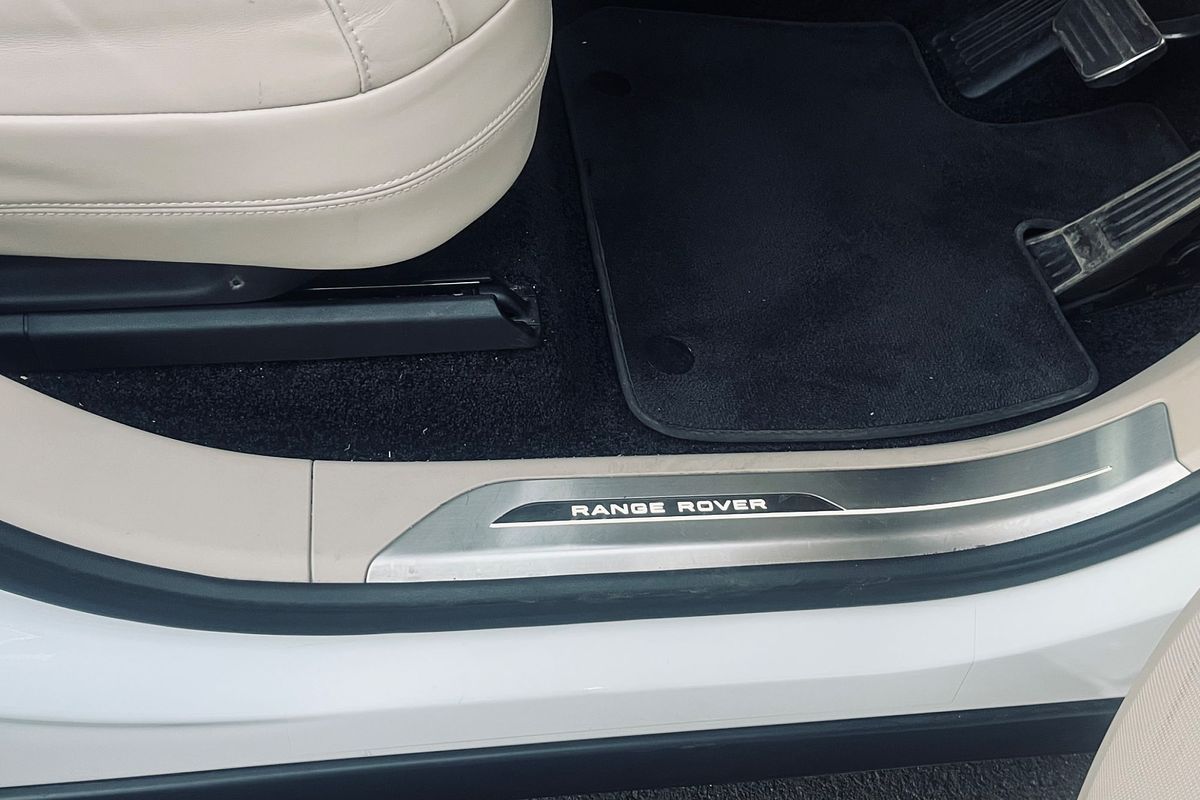 2022 Land Rover Range Rover D300 SE L460