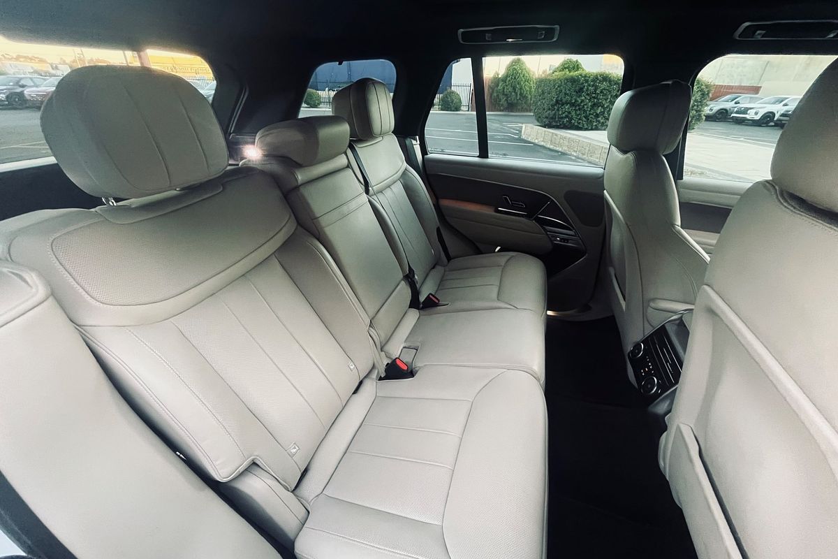 2022 Land Rover Range Rover D300 SE L460