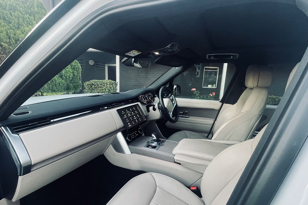 2022 Land Rover Range Rover D300 SE L460