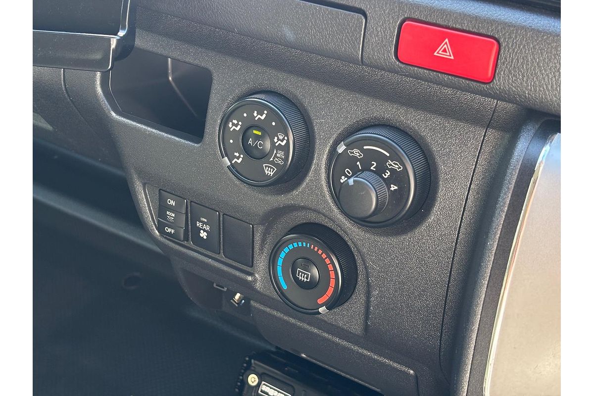 2017 Toyota Hiace Commuter KDH223R