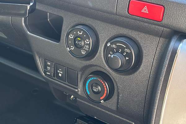 2017 Toyota Hiace Commuter KDH223R