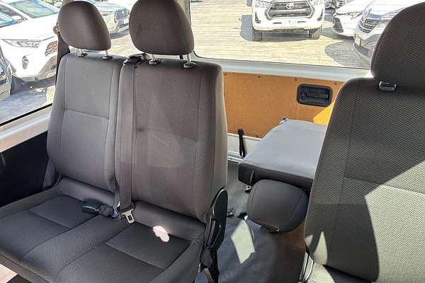 2017 Toyota Hiace Commuter KDH223R