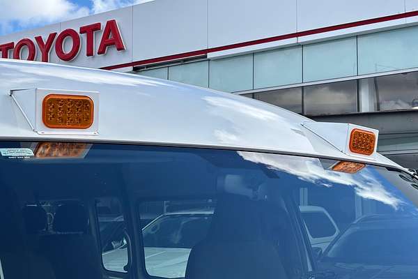 2017 Toyota Hiace Commuter KDH223R