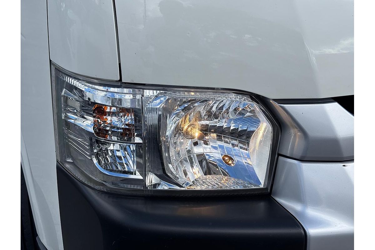 2017 Toyota Hiace Commuter KDH223R
