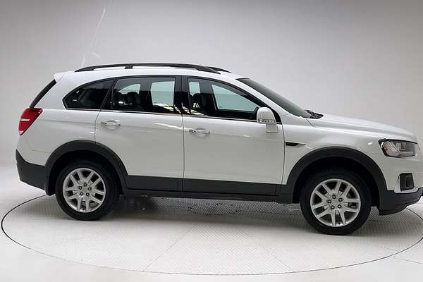 2017 Holden Captiva Active CG thumb-8