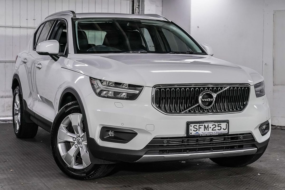 2022 Volvo XC40 T4 Momentum