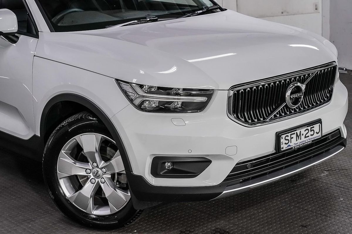 2022 Volvo XC40 T4 Momentum