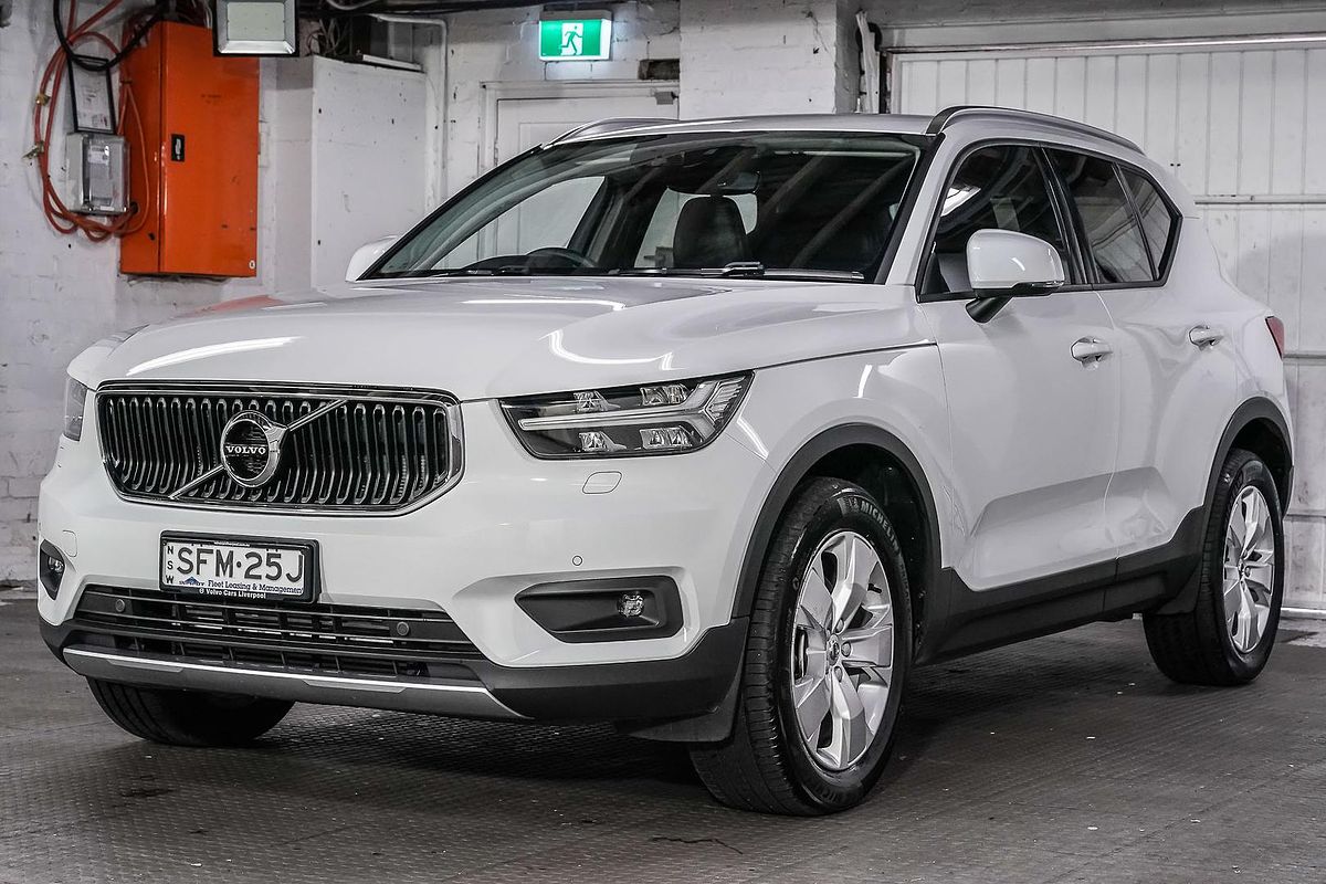 2022 Volvo XC40 T4 Momentum