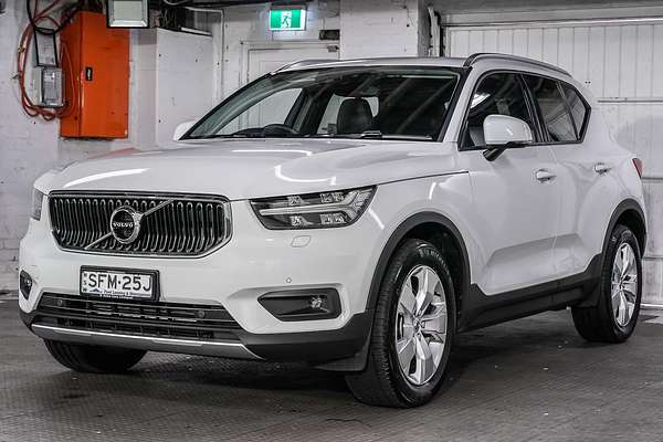 2022 Volvo XC40 T4 Momentum