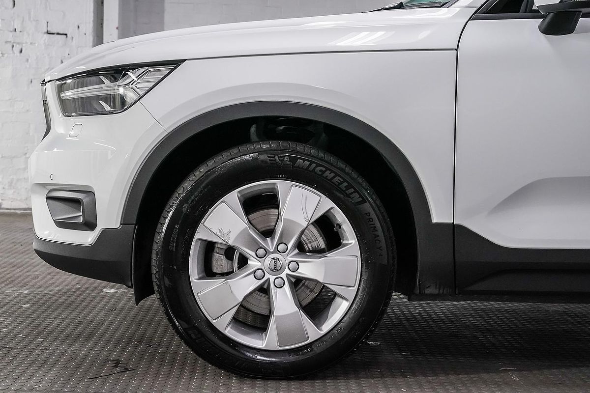 2022 Volvo XC40 T4 Momentum