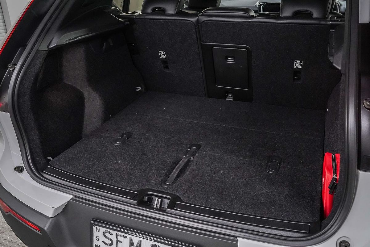 2022 Volvo XC40 T4 Momentum