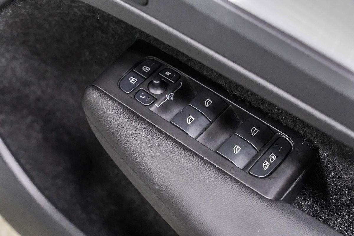 2022 Volvo XC40 T4 Momentum
