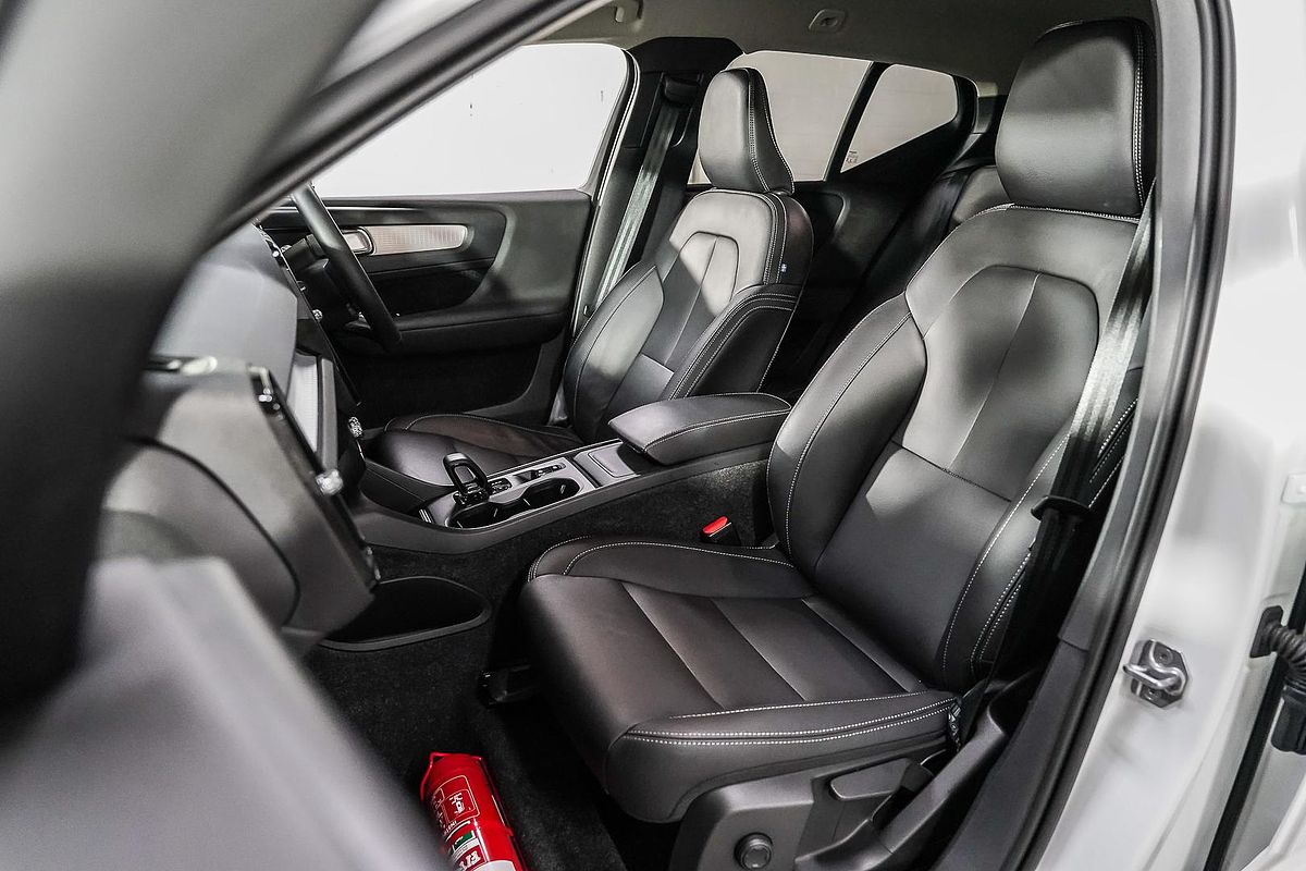 2022 Volvo XC40 T4 Momentum