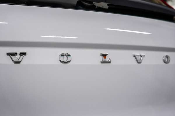 2022 Volvo XC40 T4 Momentum