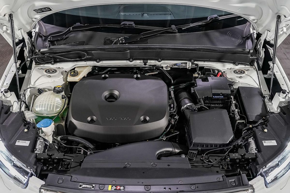 2022 Volvo XC40 T4 Momentum