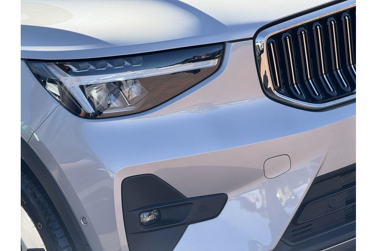 2023 Volvo XC40 Ultimate B4 Bright
