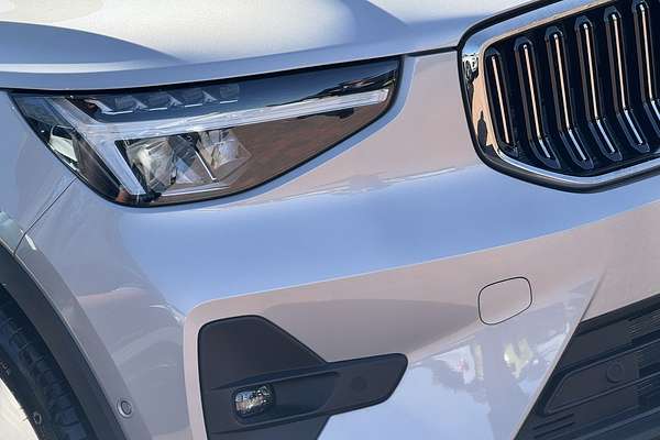 2023 Volvo XC40 Ultimate B4 Bright