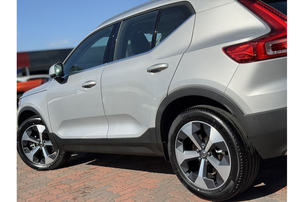 2023 Volvo XC40 Ultimate B4 Bright