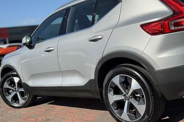 2023 Volvo XC40 Ultimate B4 Bright