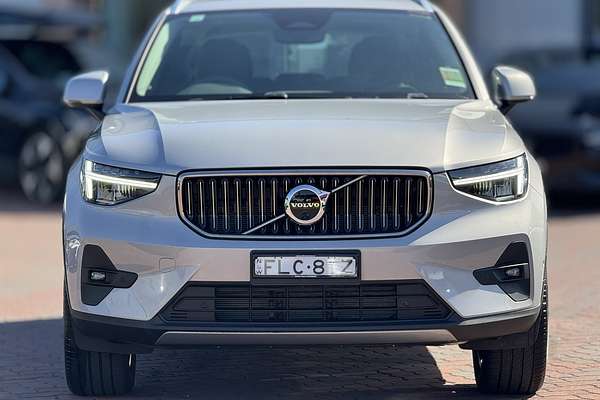 2023 Volvo XC40 Ultimate B4 Bright