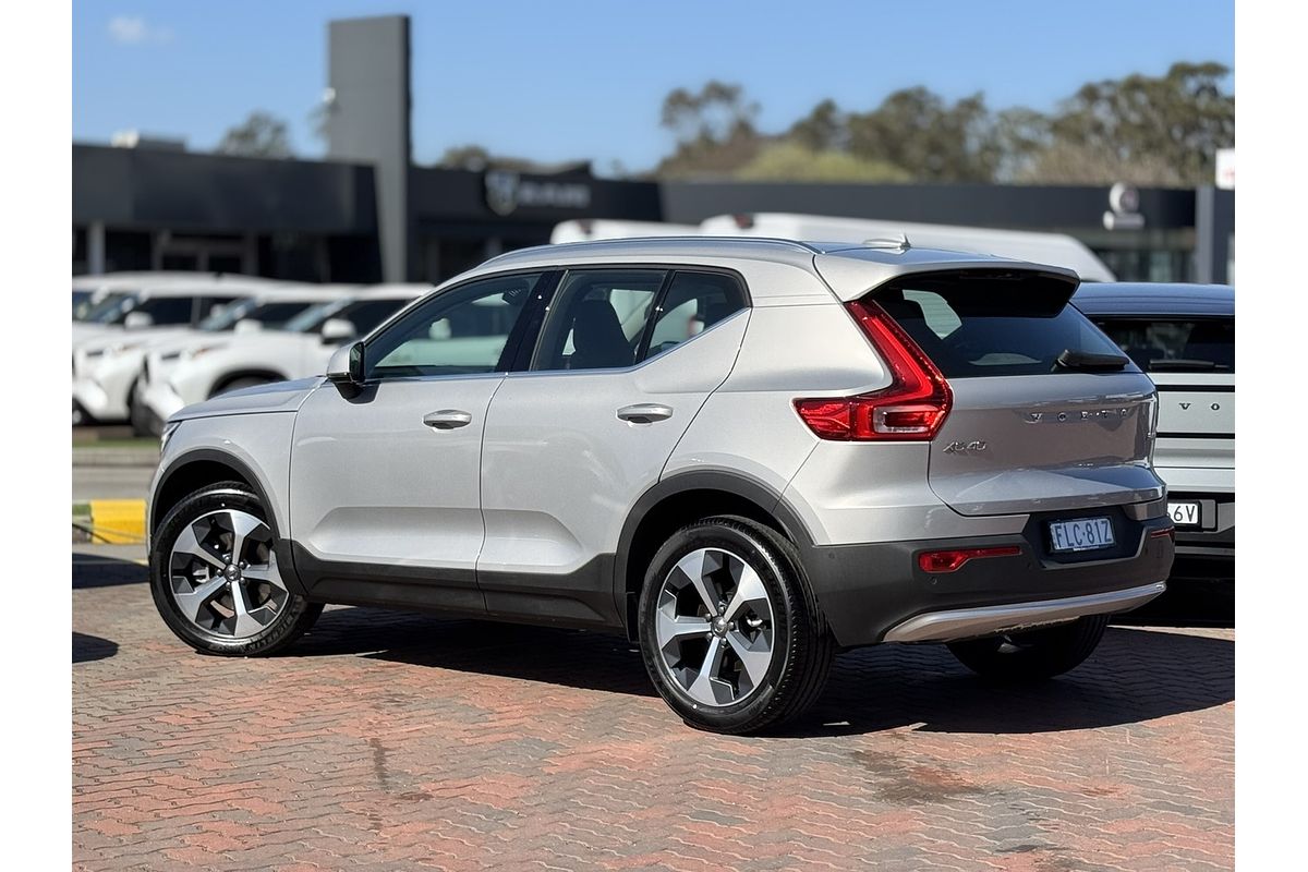 2023 Volvo XC40 Ultimate B4 Bright