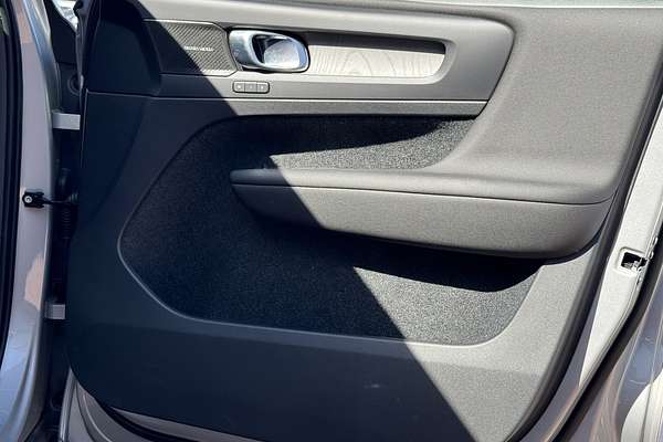 2023 Volvo XC40 Ultimate B4 Bright